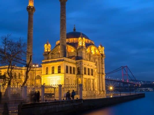 istanbul-turkey-ortakoy-mosque