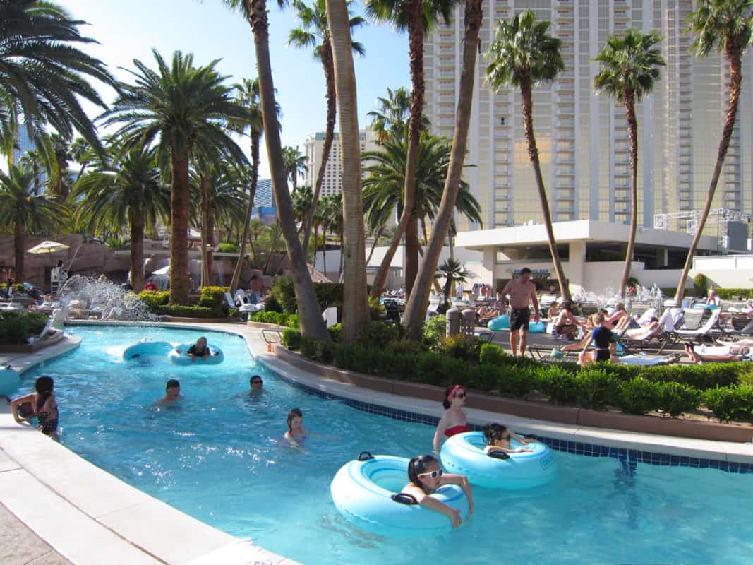 The 3 Hotels in Las Vegas With Lazy River - 1OAK Las Vegas
