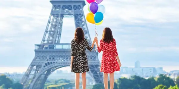 girls-eiffel-tower-paris